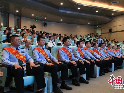 《神探》新书首发!揭示东莞侦查民警鲜为人知的一面